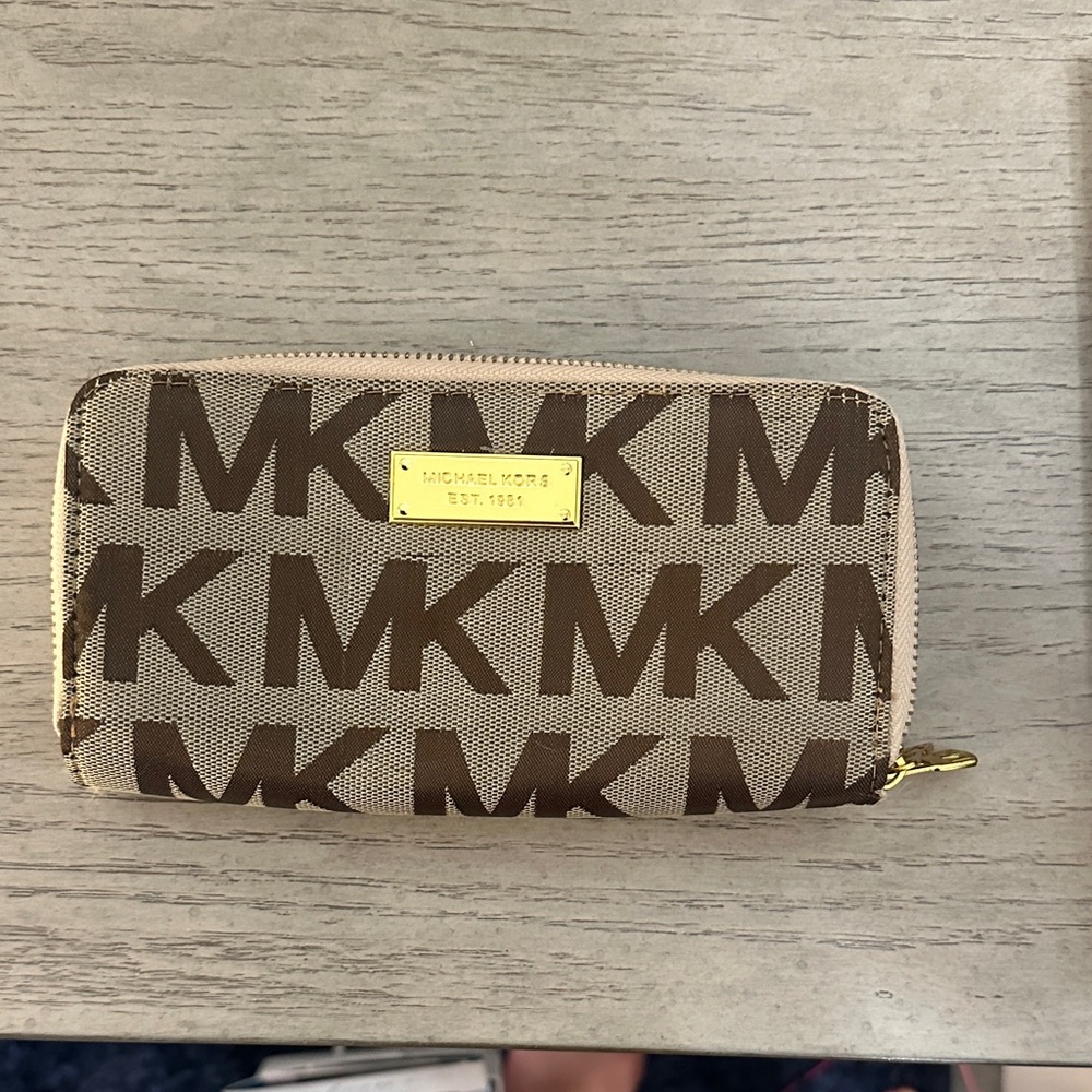 Michael Kors Logo double Zip-Around Wallet in Brown and Tan good condition